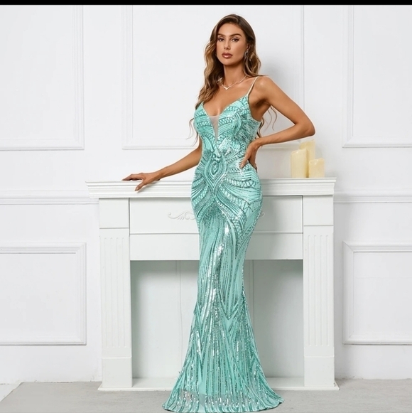 Mint Graphic Print SleevelessBacklessNeckSequined Mermaid Gown